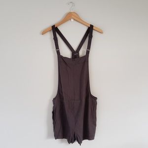 A Pea in the Pod overall shorts